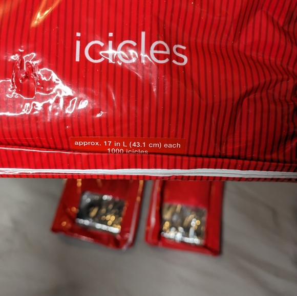 Christmas House Wall Art with Bonus Icicles - Picture 5 of 5